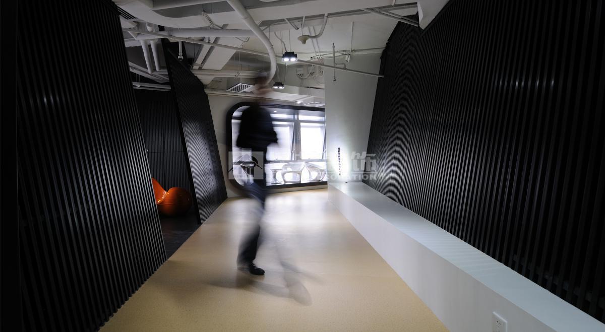 實景-“墨記”之南方都市報辦公空間設(shè)計