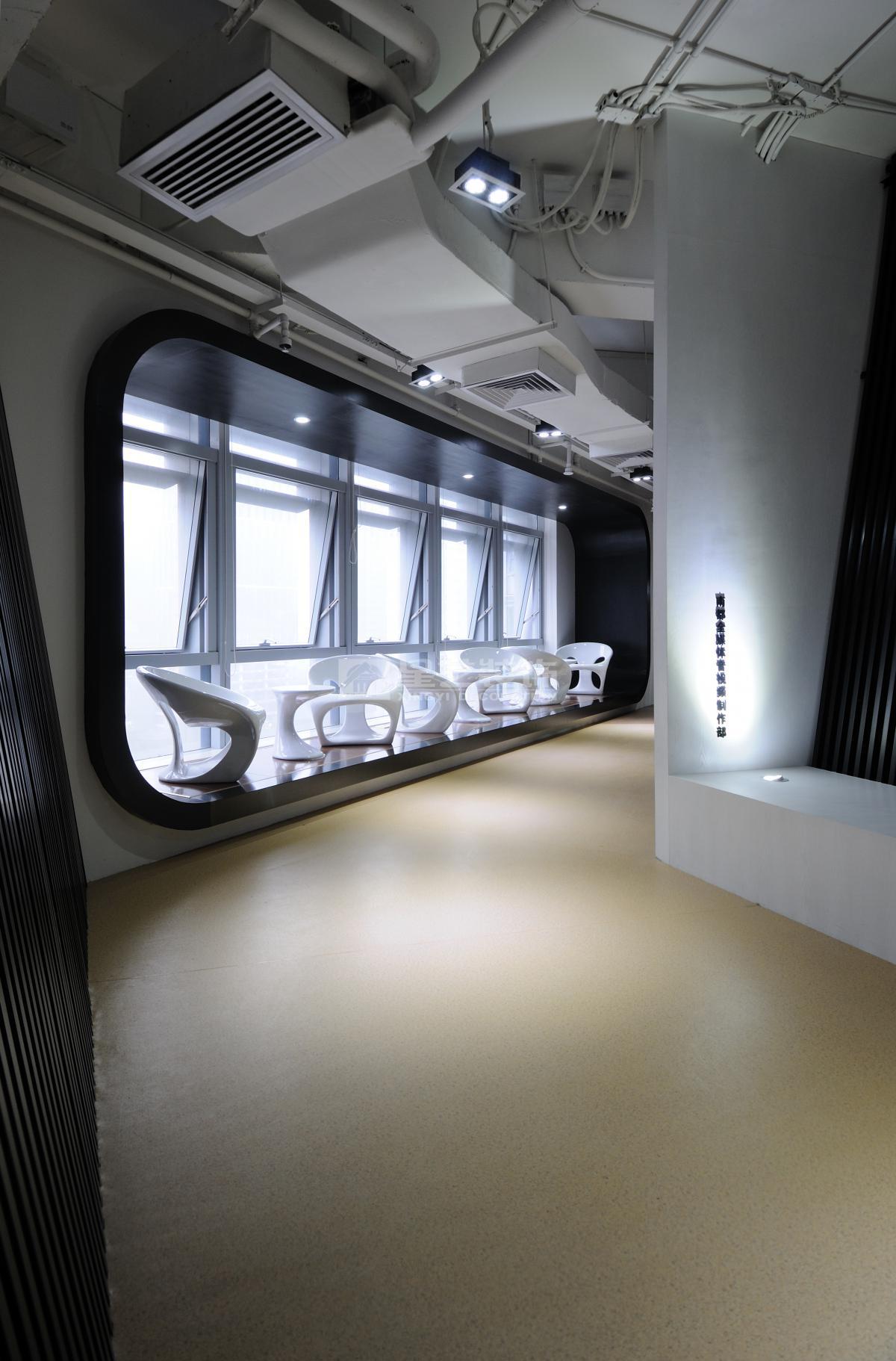 實景-“墨記”之南方都市報辦公空間設(shè)計